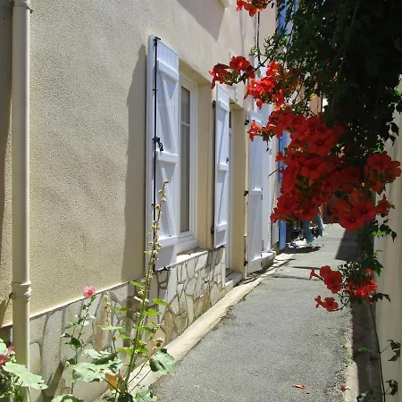 Maison 1 Avec Garage A 150m De La Et Proche Commerces - Fr-1-197-399